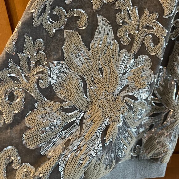 Long sleeve sweater. - Picture 3 of 14